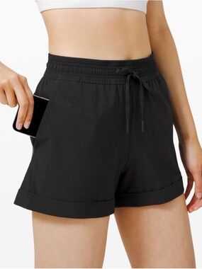 Lululemon Spring Break Away shorts in black size 4